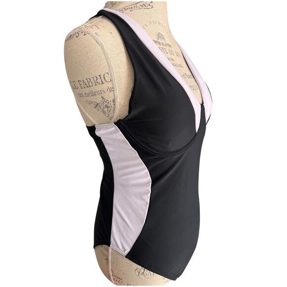 Women’s Black White Colorblock Underwire One Piece Swimsuit Adjustable Straps 2X - Picture 2 of 8